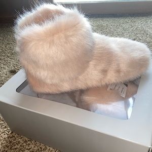 🚫🚫SOLD🚫🚫 Amary Ugg slippers